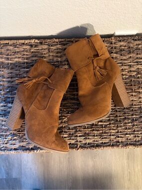 Women's Suede Tassel Ankle Boots - Brown